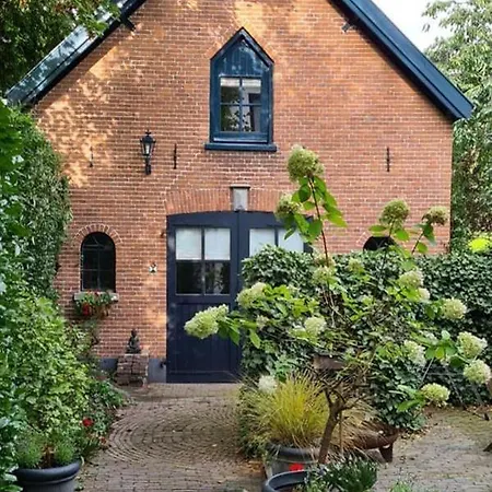 In Het Koetshuis Holiday home *