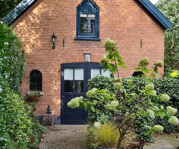 In Het Koetshuis Holiday home *